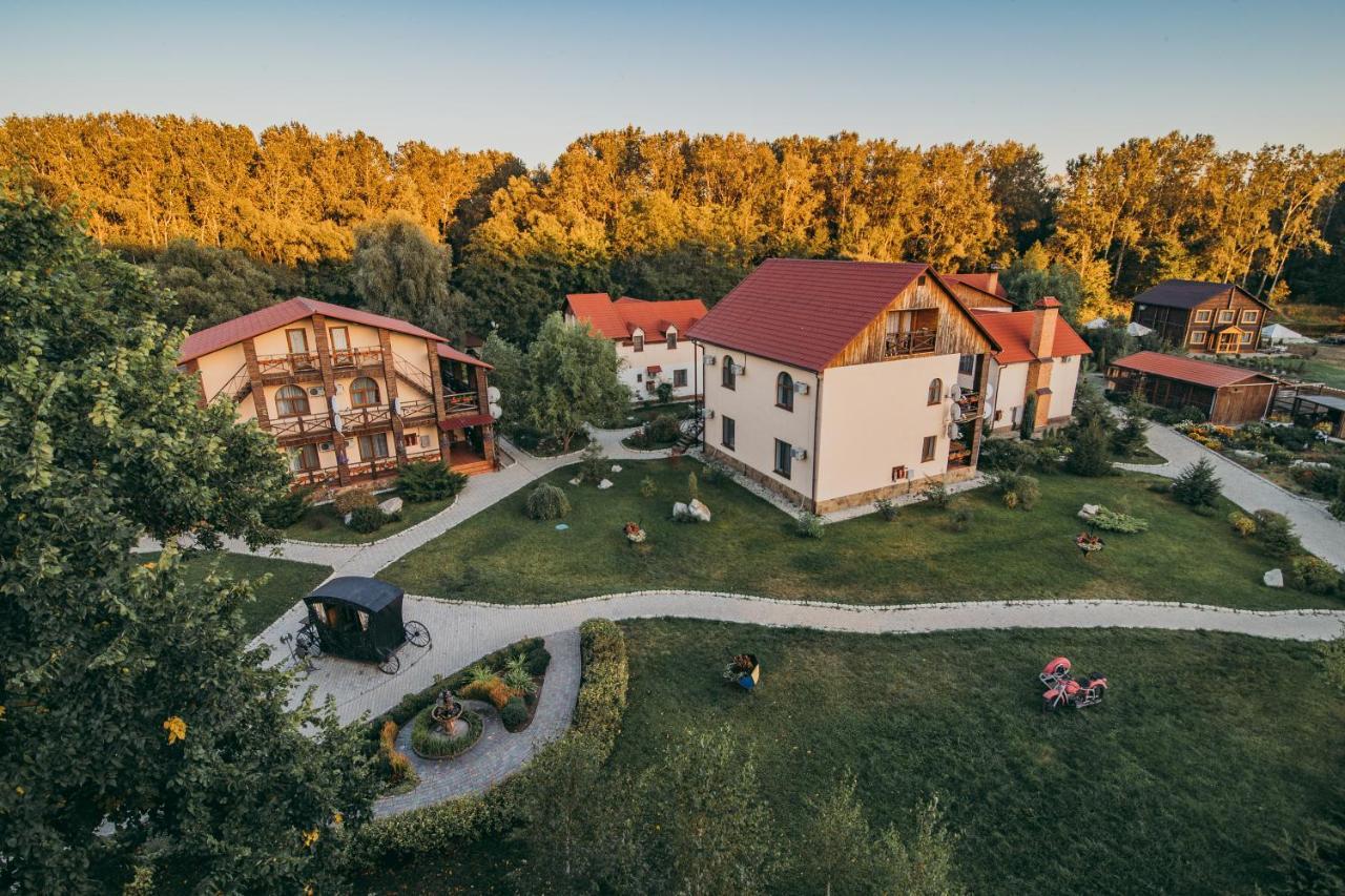Котедж-Парк Славна Okhtyrka ภายนอก รูปภาพ